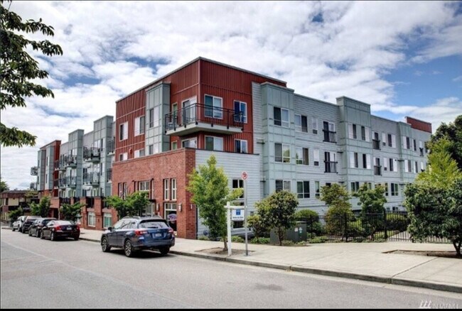 Building Photo - 424 N 85th St