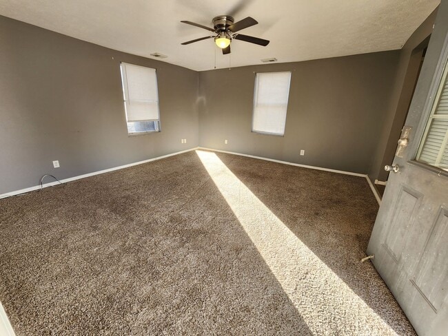 Foto del edificio - Spacious 1-Bedroom, 1-Bathroom HOUSE AVAILABLE NOW!!