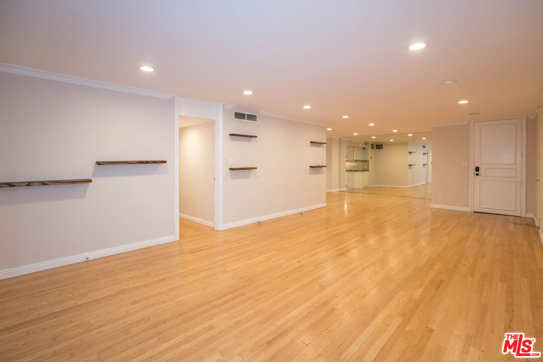 Primary Photo - 262 N Crescent Dr
