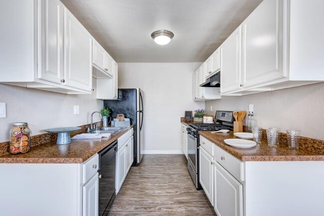 Building Photo - The Cove at West Covina