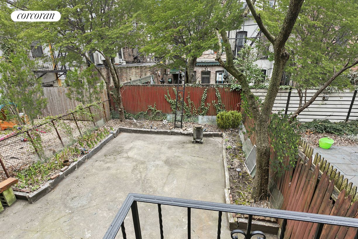 Primary Photo - 447 9th St