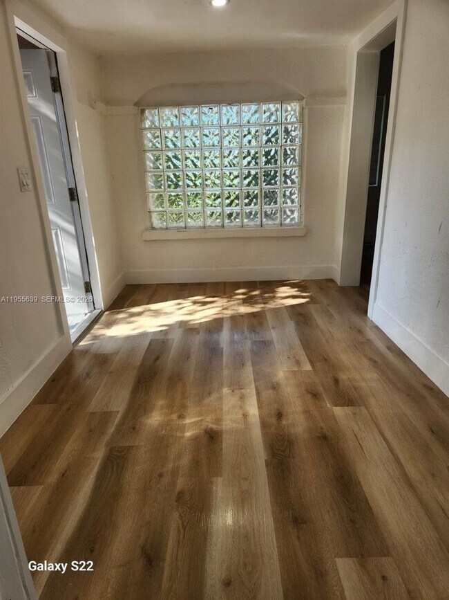 Foto del edificio - 45 NE 60th St