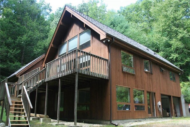Foto del edificio - 225 Brigham Tavern Rd