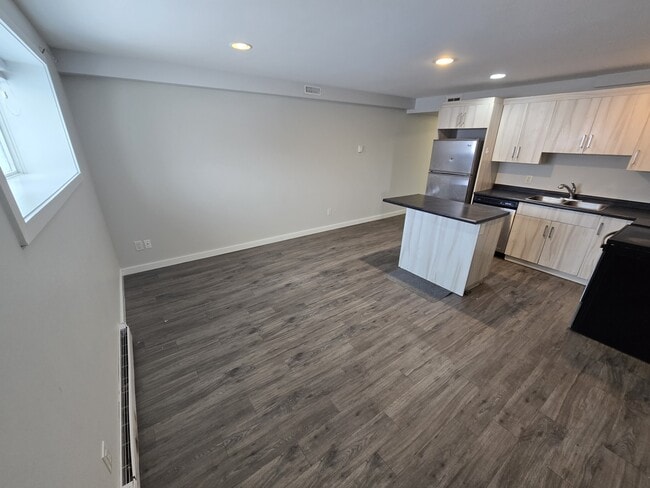 Photo du bâtiment - 1530-1530 Logan Ave