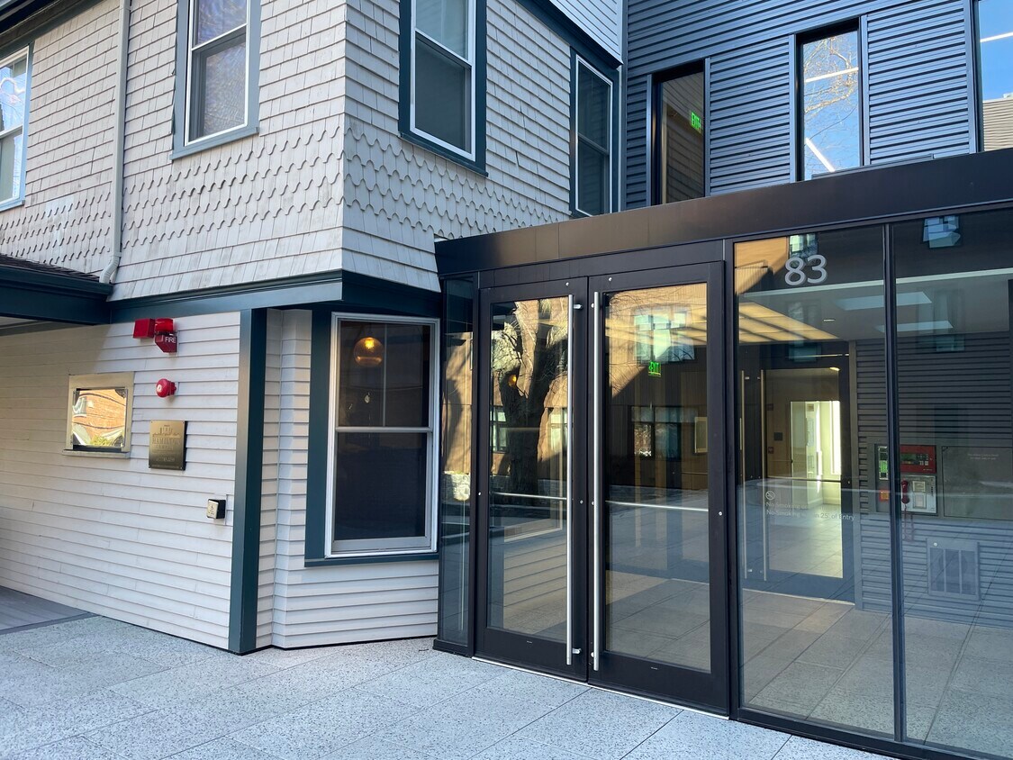 Primary Photo - 83 Gardner St
