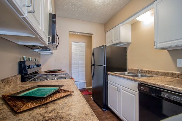 Kitchen - Heritage Heights Apartments