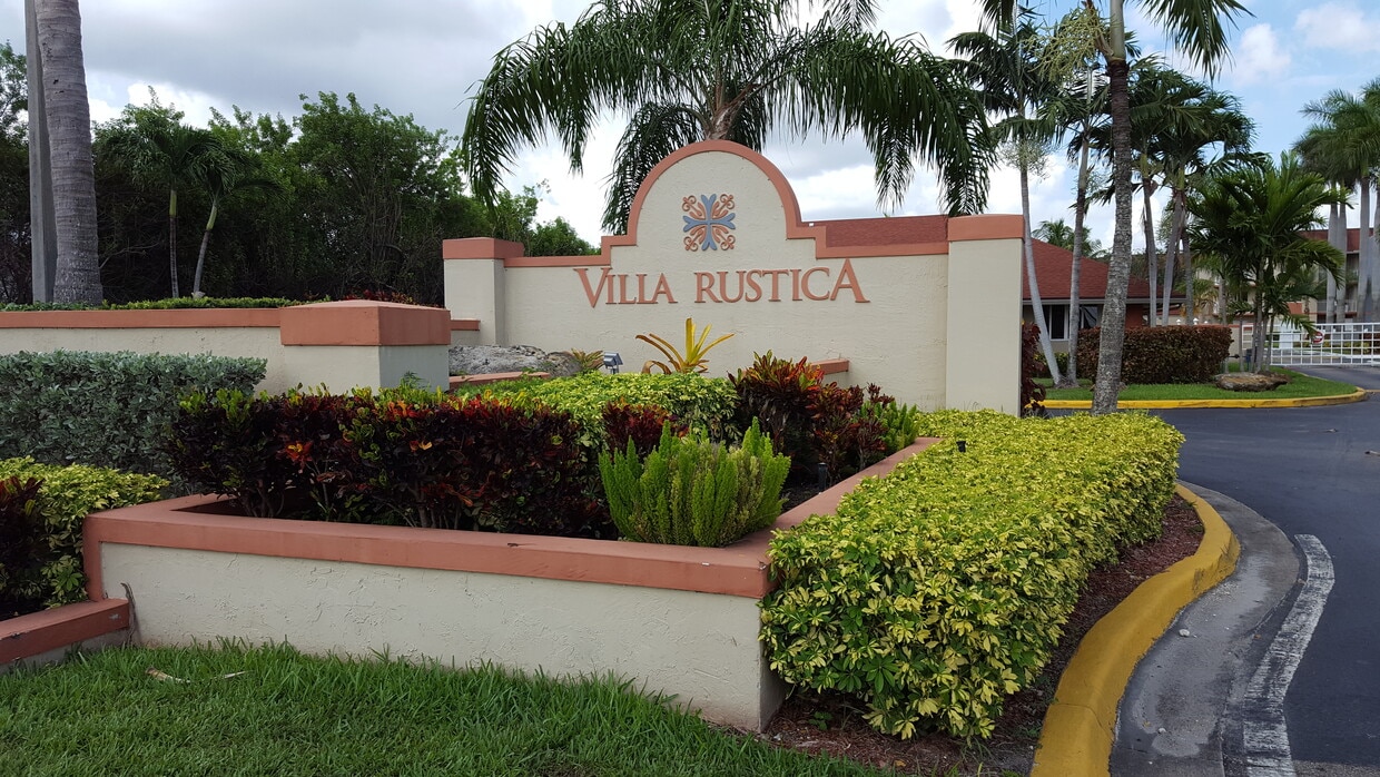 Foto principal - 18810 NW 57th Ave