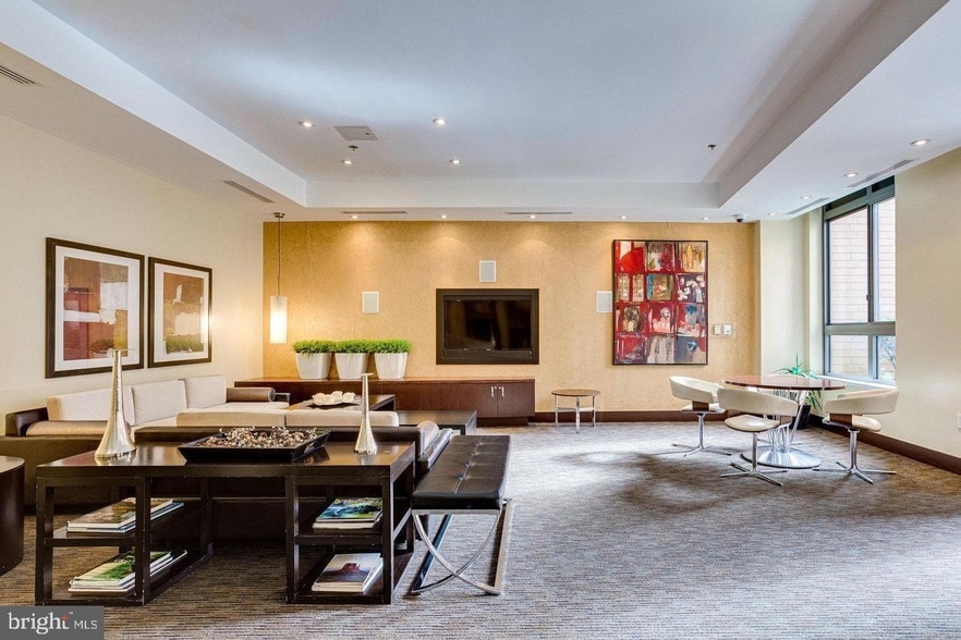 Photo - 440 L St NW Unit 913