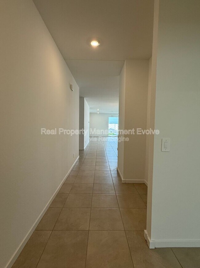 Building Photo - 2484 Fortana Dr