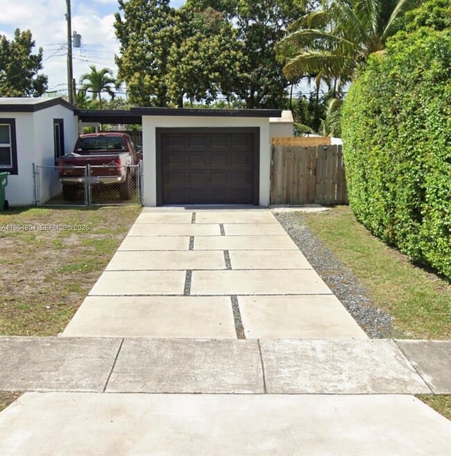 Foto del edificio - 4910 SW 98th Avenue Rd