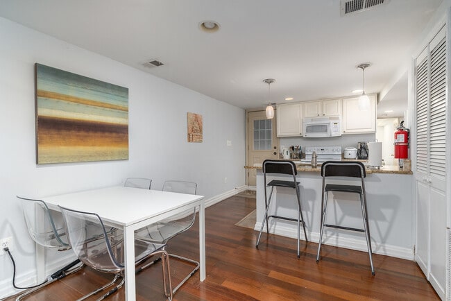dining area and breakfast nook - 724 13th St SE