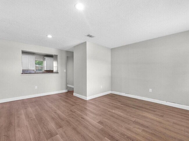 Building Photo - 904 Pleasant Dr