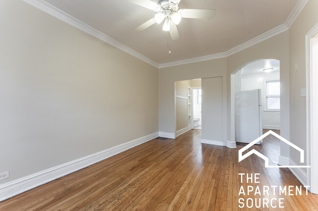 Foto del edificio - 4826.5 W Addison St