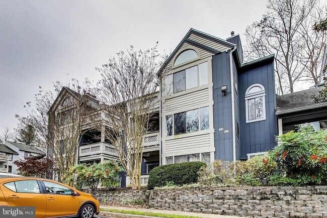Building Photo - 896 Windbrooke Dr