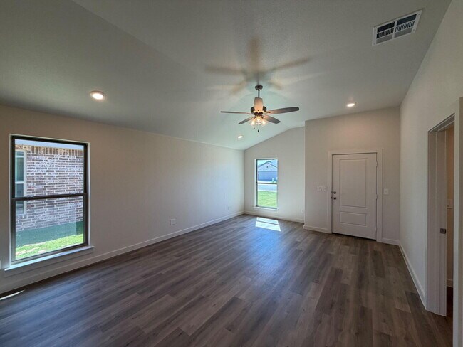 Building Photo - 2407 Helena Ave
