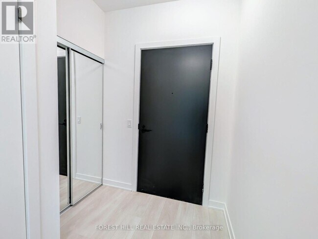 Photo du bâtiment - 117-2117 Broadway Ave