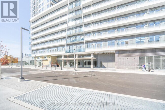 Photo du bâtiment - 50-2450 Upper Mall Wy