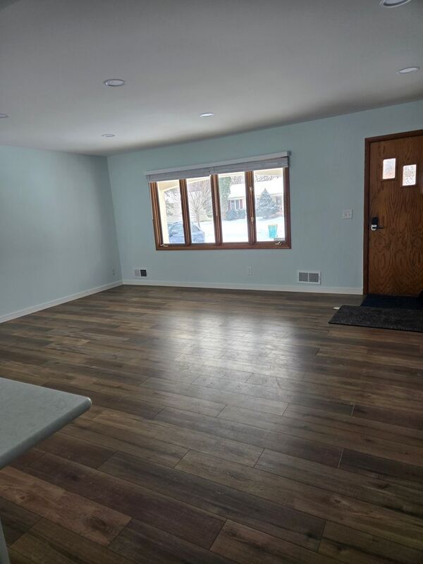 Foto del edificio - 4656 Ensign Ave N