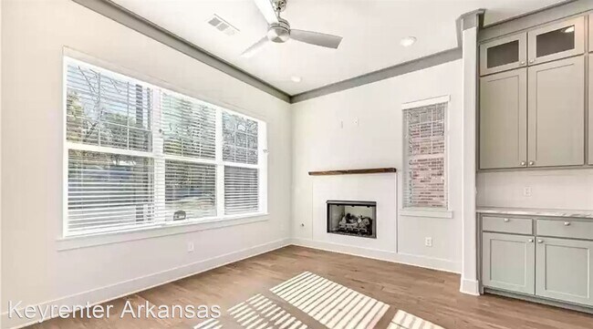 Foto del edificio - 3 br, 3 bath House - 1622 E Mission Blvd