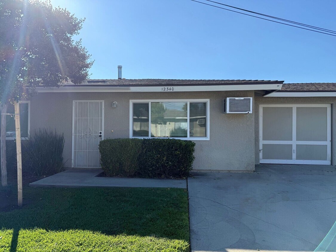 Primary Photo - Cozy 2bedroom 1bath