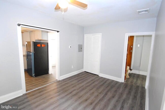 Building Photo - 374 Farnsworth Ave