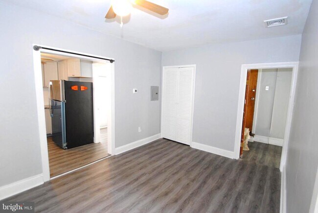 Foto del edificio - 374 Farnsworth Ave