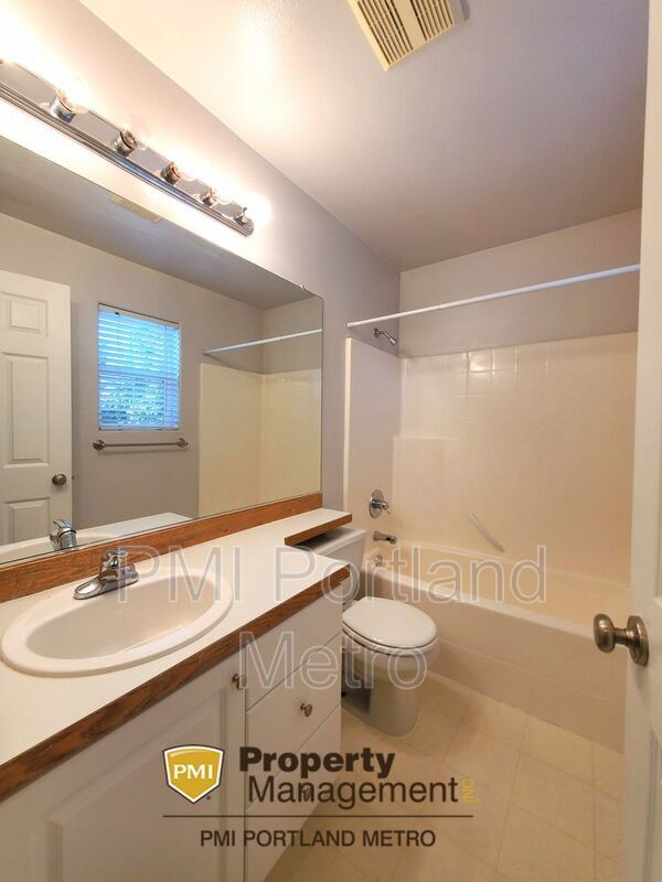 Foto principal - 5681 NE Hidden Creek Dr