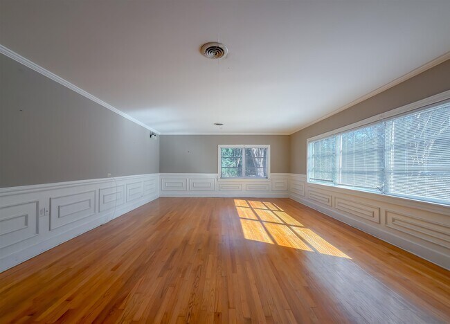 Building Photo - 514 Glenview Dr