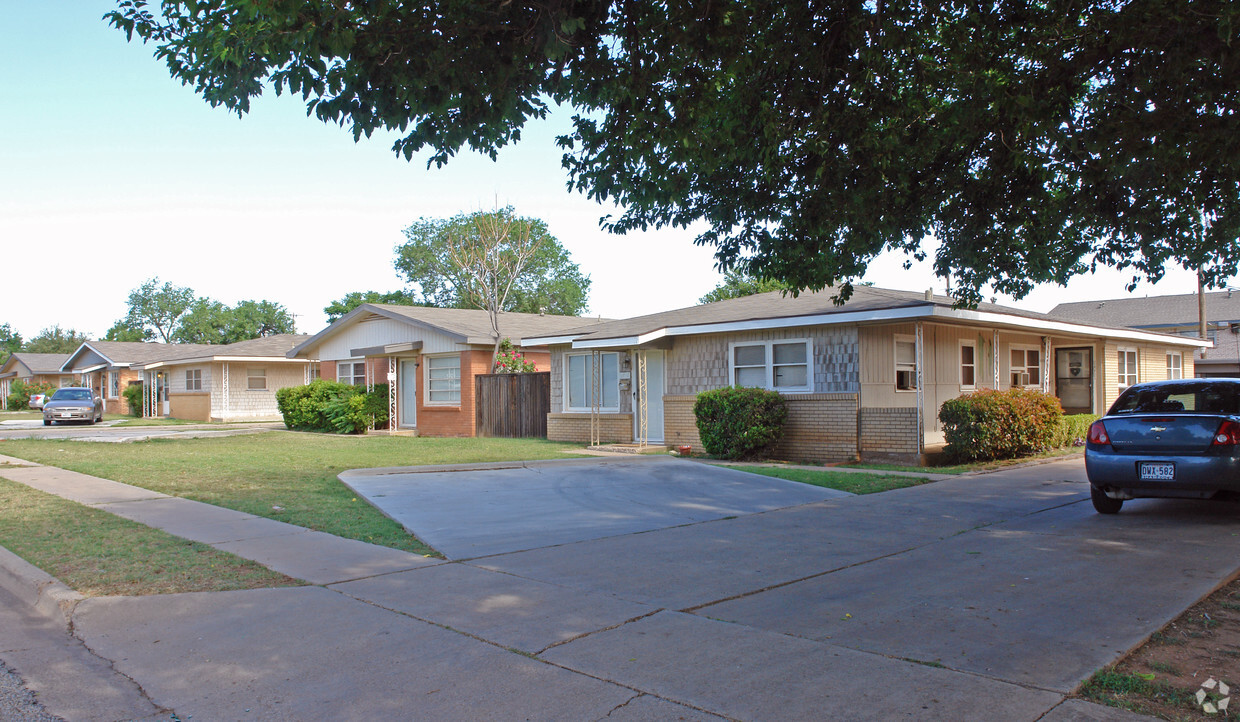 Foto principal - 2410-2418 46th St