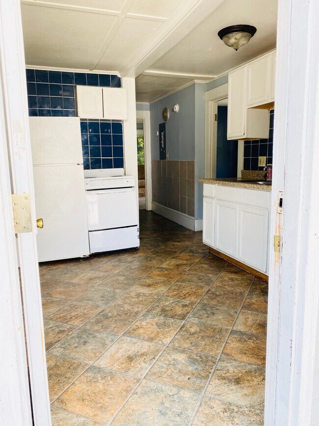 40 Russell St Unit B, Plymouth, NH 03264 40 Russell St Plymouth, NH Apartments for Rent in