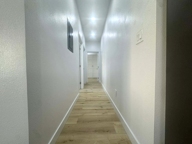 Foto del edificio - 8358 Menkar Rd