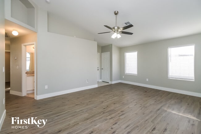 Building Photo - 812 E Morelos St