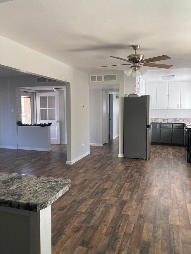 Foto del edificio - 3109 N Sunset Ave