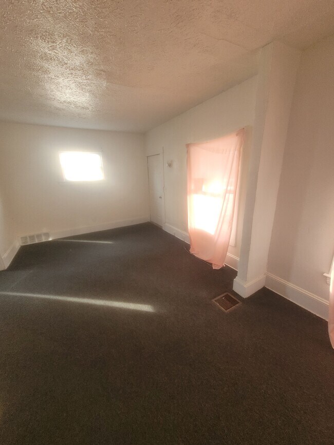 Foto del edificio - 10117 Hampden Ave