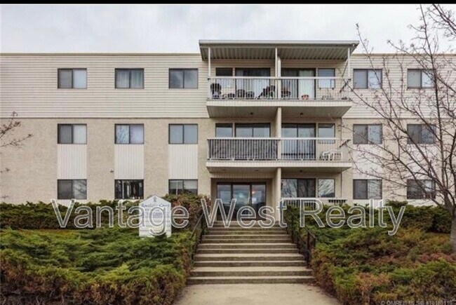 Building Photo - 202-625 Rowcliffe Ave