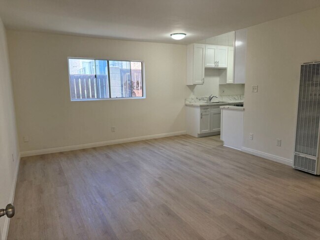 Foto del edificio - 2717 Vanderbilt Ln