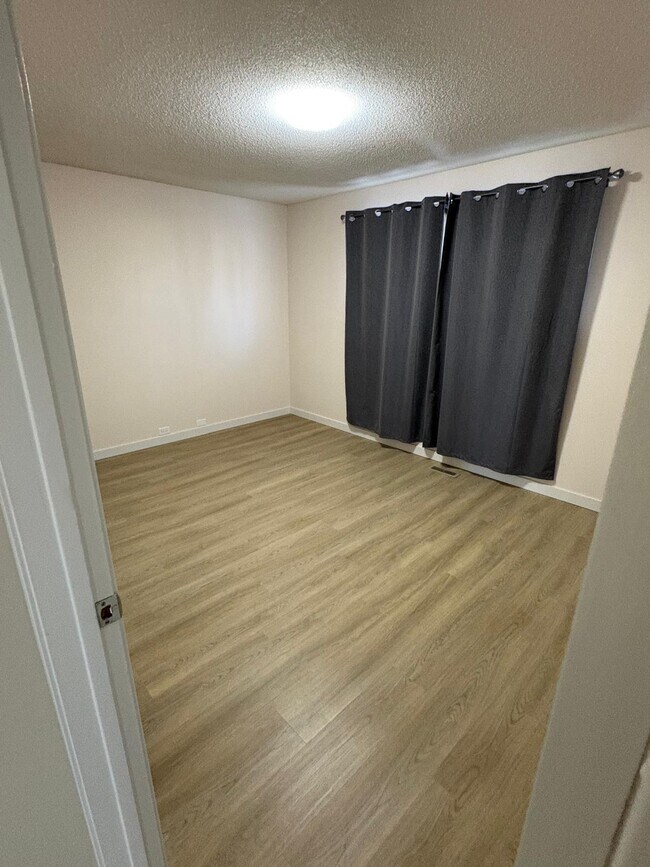 Photo du bâtiment - 3 Bed 2 Bath Unit in Calgary, AB