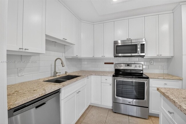 Building Photo - 3007 San Clara Dr