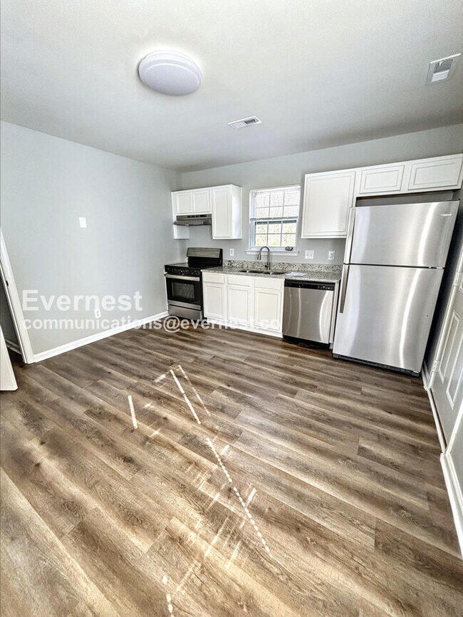 Foto del edificio - 4 Bed/2 Bath Home with Off-Street Parking / Pet-Friendly / Vouchers Accepted / Coming Soon!