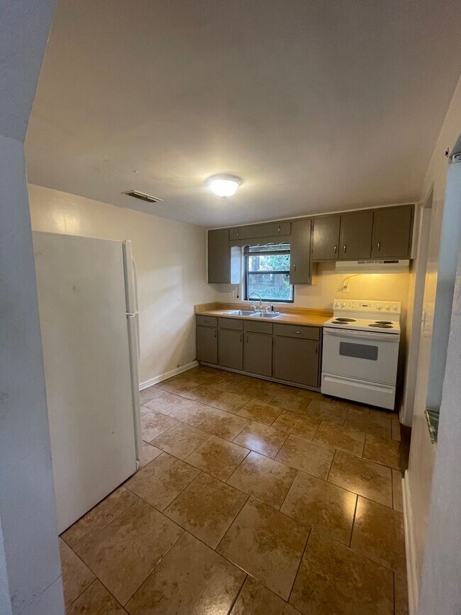 Foto del edificio - 2 Bed 1 Bath Home | Carport | Pet Friendly with Fenced Yard | Washer Dryer Hook Ups | Section 8 W...