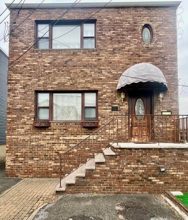 3 Arch Ave Unit 2, Secaucus, NJ 07094 Condo for Rent in Secaucus, NJ