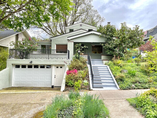 Foto del edificio - Amazing 1924 Home off Laurelhurst Park, 4 ...