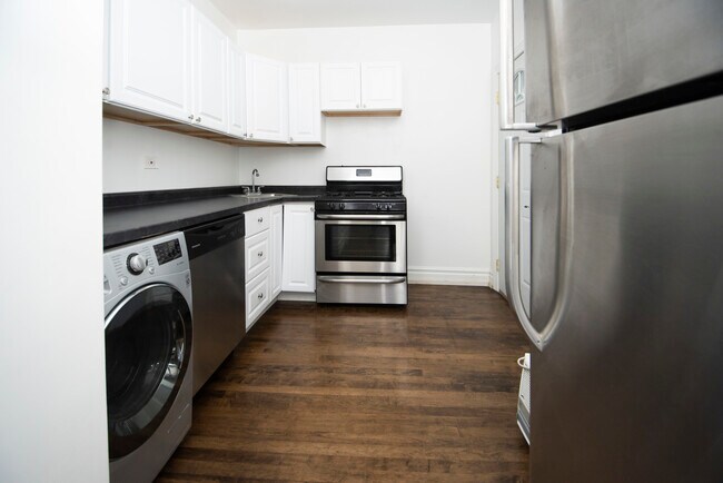 Building Photo - 3701 N Hoyne Ave