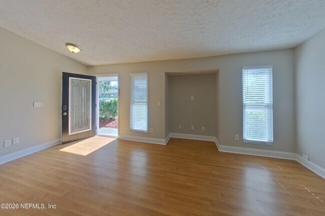Building Photo - 554 Peregrine Ct
