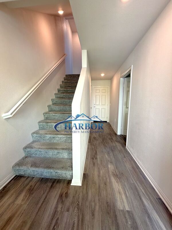 Building Photo - 1215 Canoe Ln