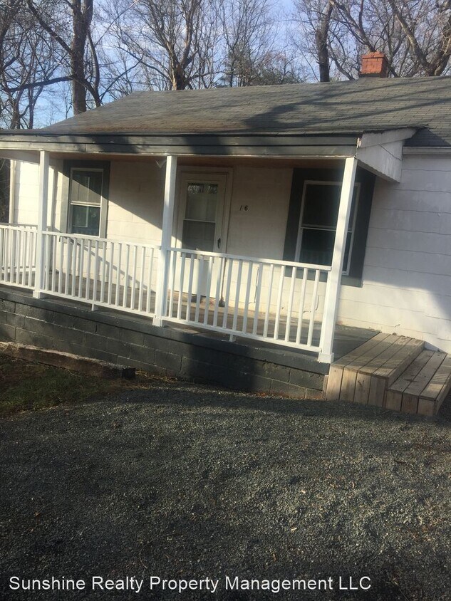 Foto principal - 2 br, 1 bath House - 16 Circle Dr