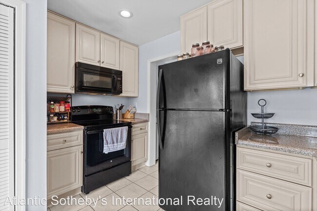 Building Photo - 2 br, 2.5 bath House - 894 Riverbend Road