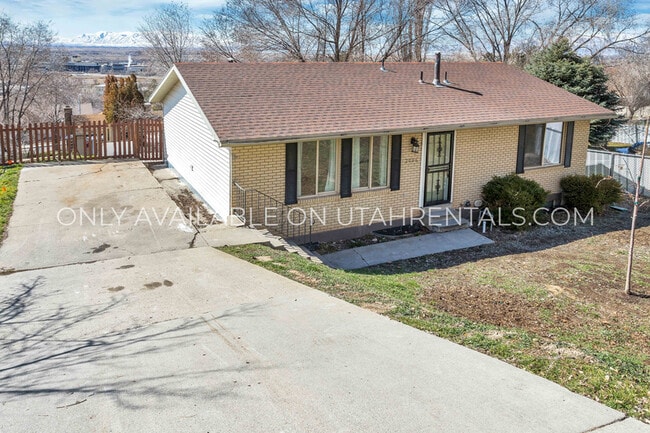 Building Photo - 2066 Park St