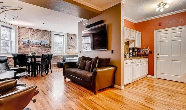 Foto del edificio - 1425 N Washington St