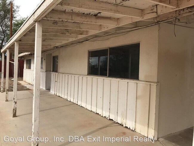 Building Photo - 4 br, 2 bath House - 898 W. Pico Ave.